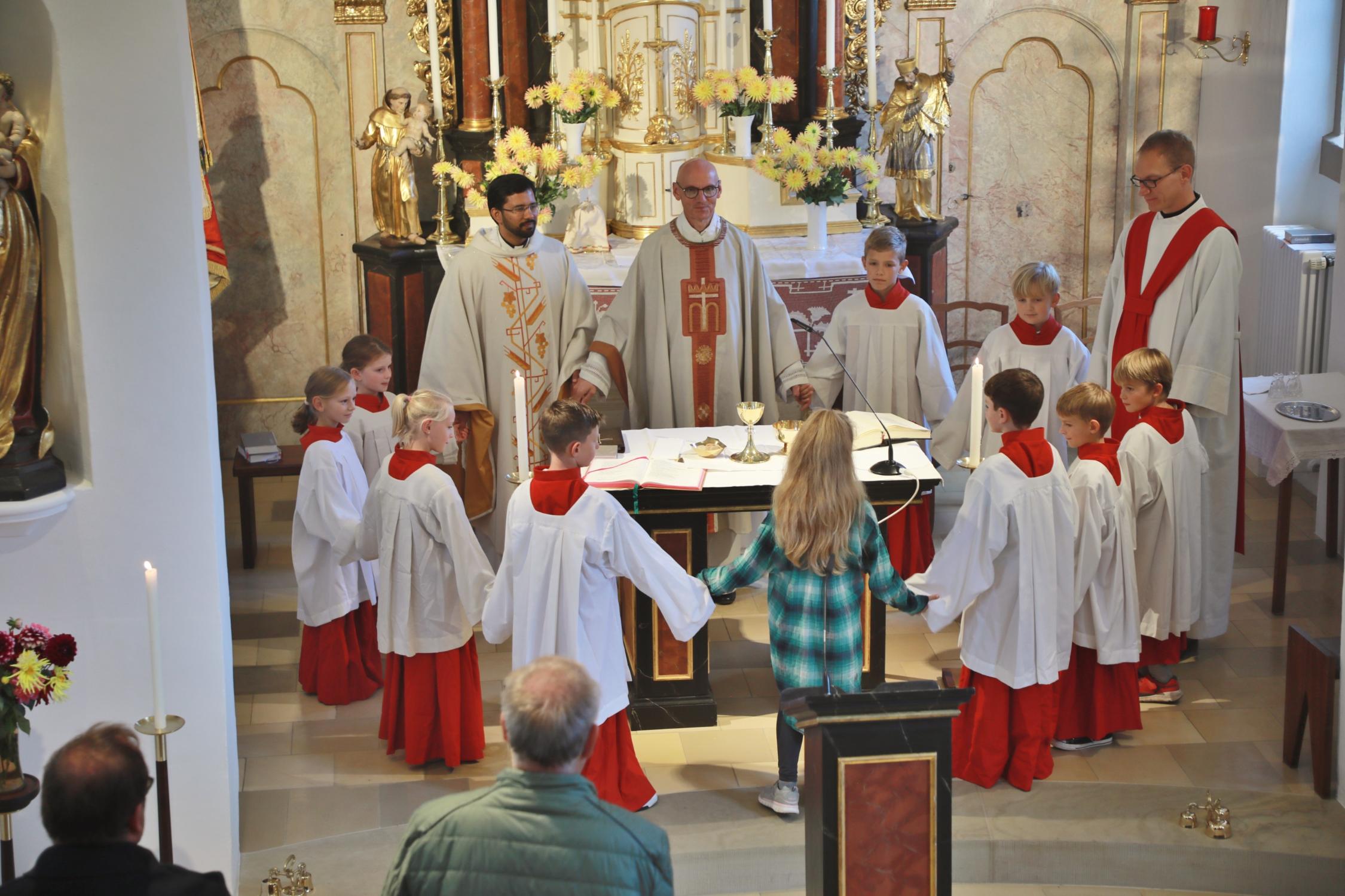 Der Festgottesdienst konnte mit neuen Ministrantinnen und Ministranten gefeiert werden.