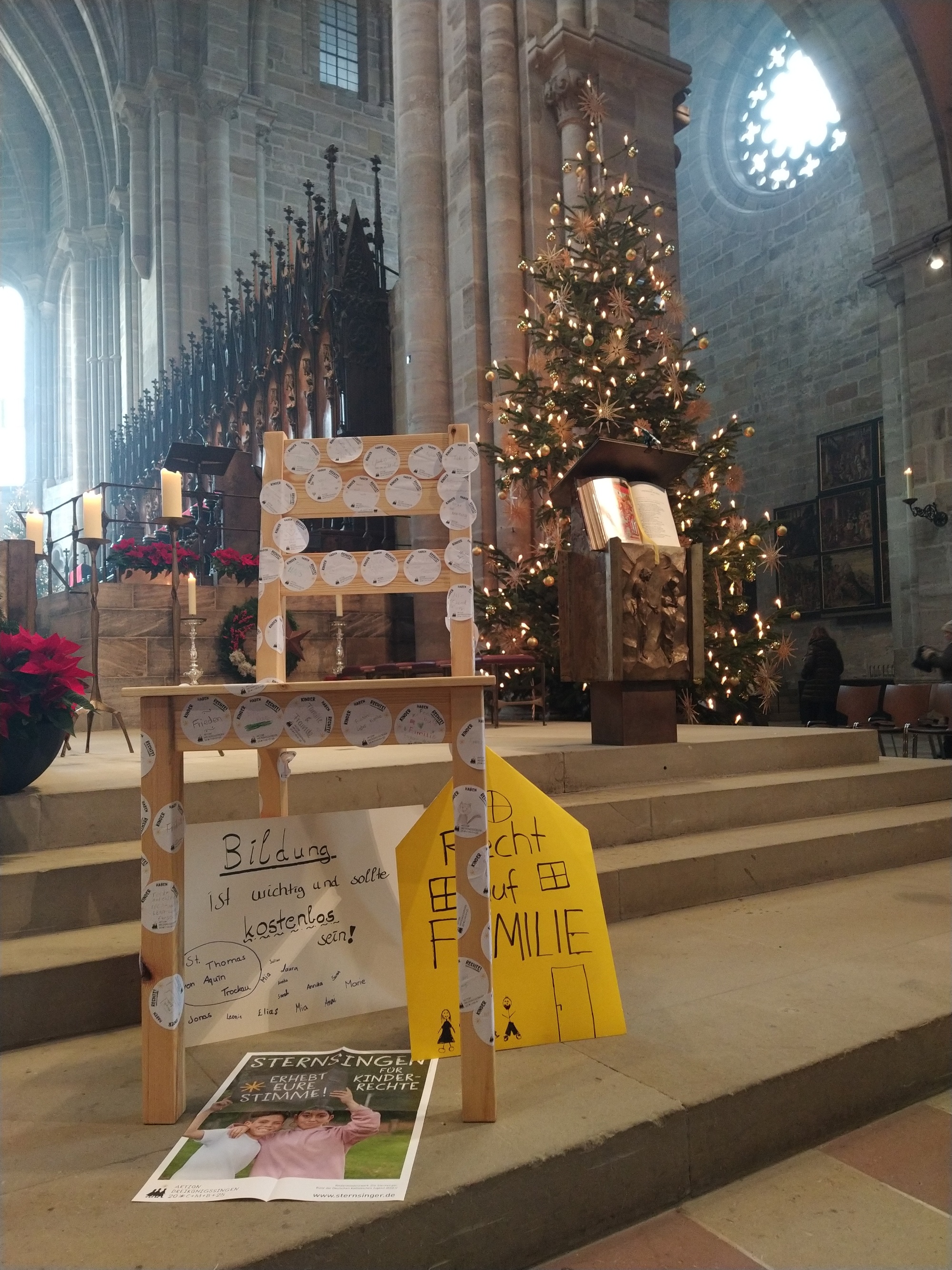 Mit besonders gestalteten Gottesdiensten wurden die Sternsinger entsandt.