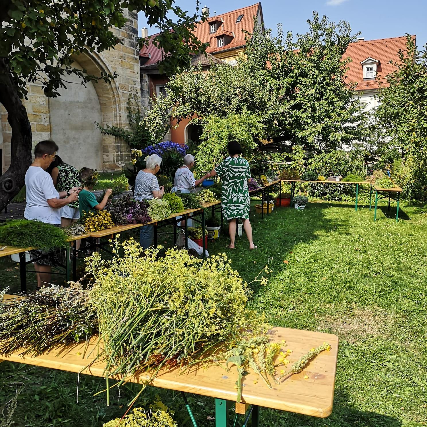 Impressionen der Kräuterbuschenaktion 2025