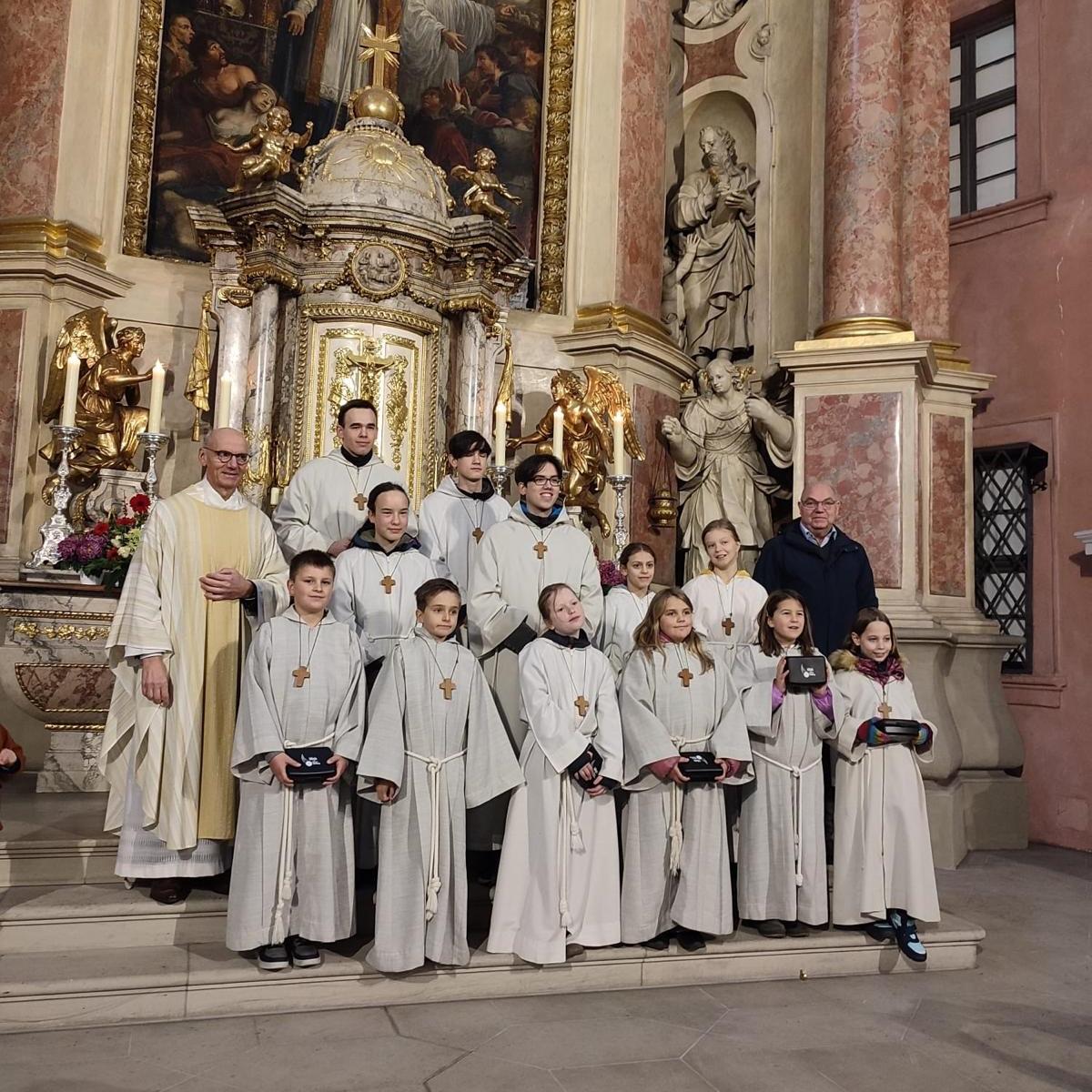 In St. Martin wurde neue Ministrantinnen und Ministranten in den Dienst aufgenommen.