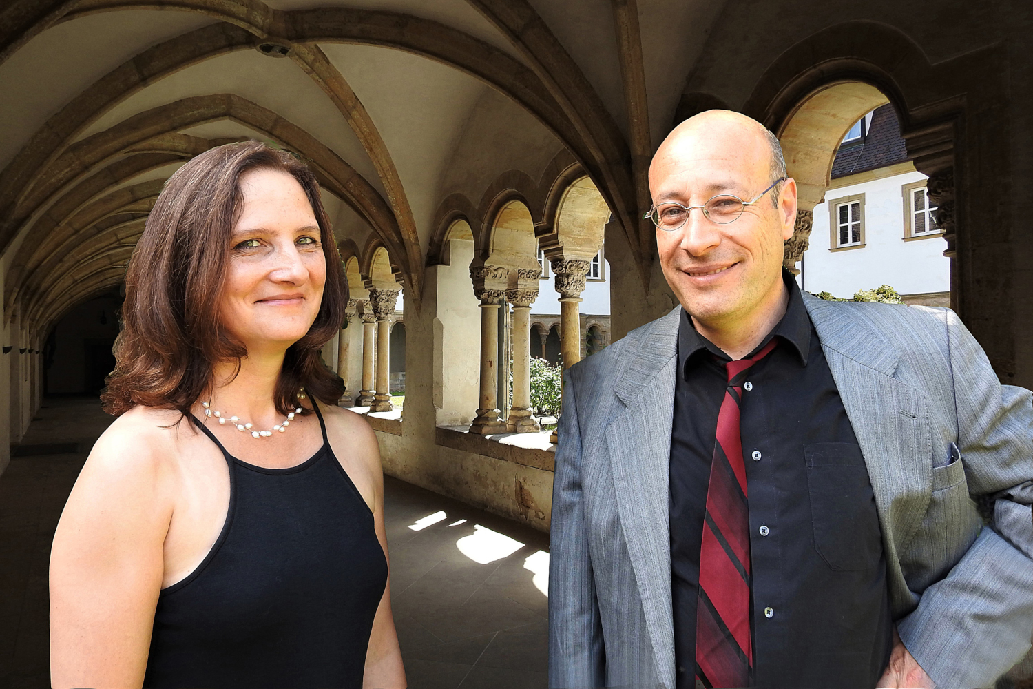 Das Ensemble In Paradisum (Terezie Kosmáková & Markus Sperlein) lädt zur Musik in St. Jakob ein.