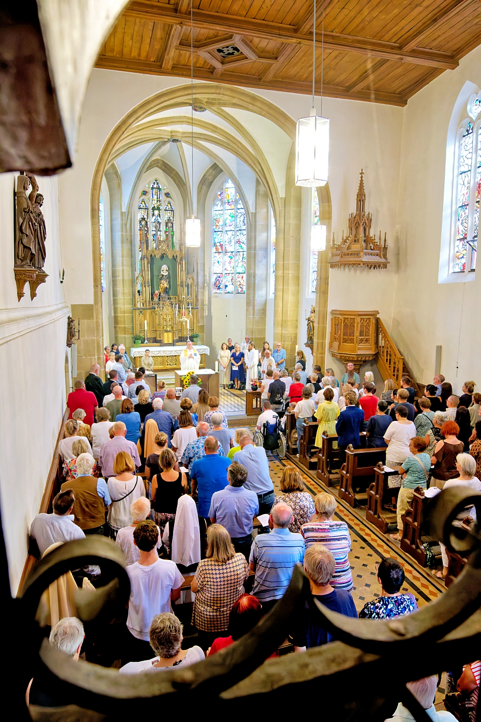 Mit einem Gottesdienst in der übervollen St. Elisabeth-Kirche begannen die Feierlichkeiten anlässlich der Wiederkehr des Weihetages dieser Kirche im Sandgebiet. Zelebrant Dekan Björn Wagner verblüffte mit seiner Predigt.