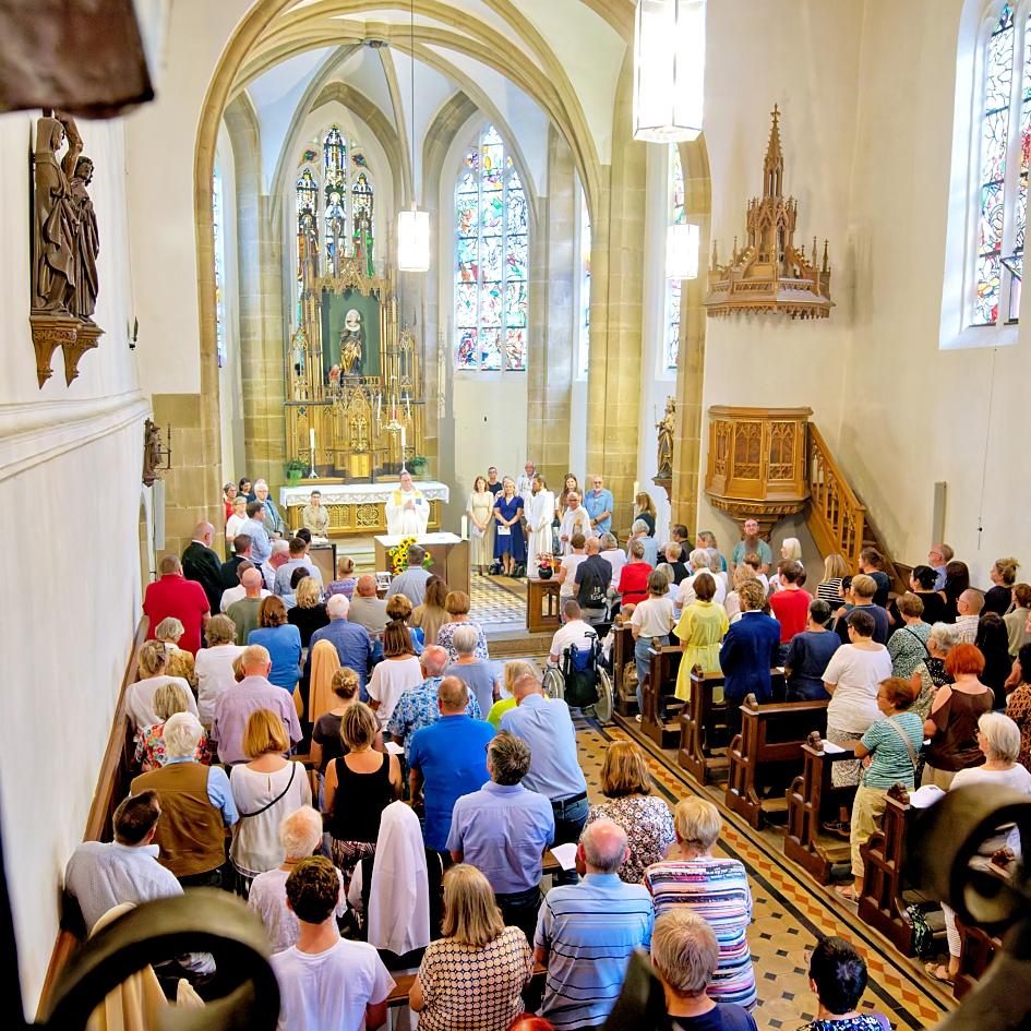 Mit einem Gottesdienst in der übervollen St. Elisabeth-Kirche begannen die Feierlichkeiten anlässlich der Wiederkehr des Weihetages dieser Kirche im Sandgebiet. Zelebrant Dekan Björn Wagner verblüffte mit seiner Predigt.