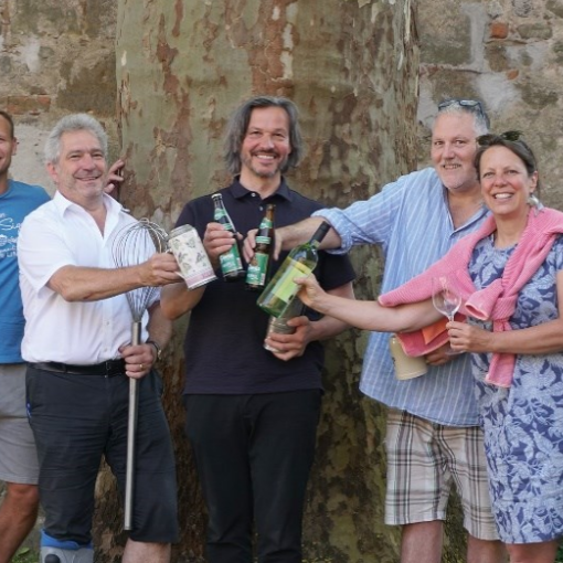 v.l.n.r: Nico Wunder, Frucht-Siggis; Klaus Müller, Delikatessen Müller; Gregor Linz, Bürgerverein Untere historische Bergstadt e.V.; Alex Schimkus, Einhornskeller; Angelika Gaufer, Tante-Emma-Laden am Michelsberg