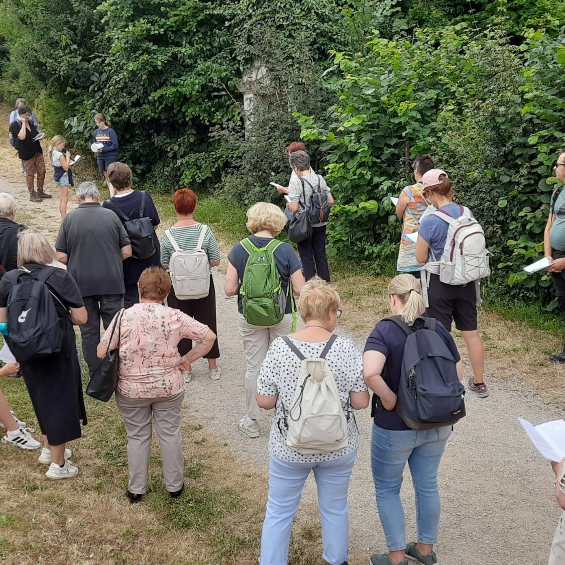 An verschiedenen Stationen des Kreuzwegs hatten die Kinder und Jugendlichen ihren Einsatz.