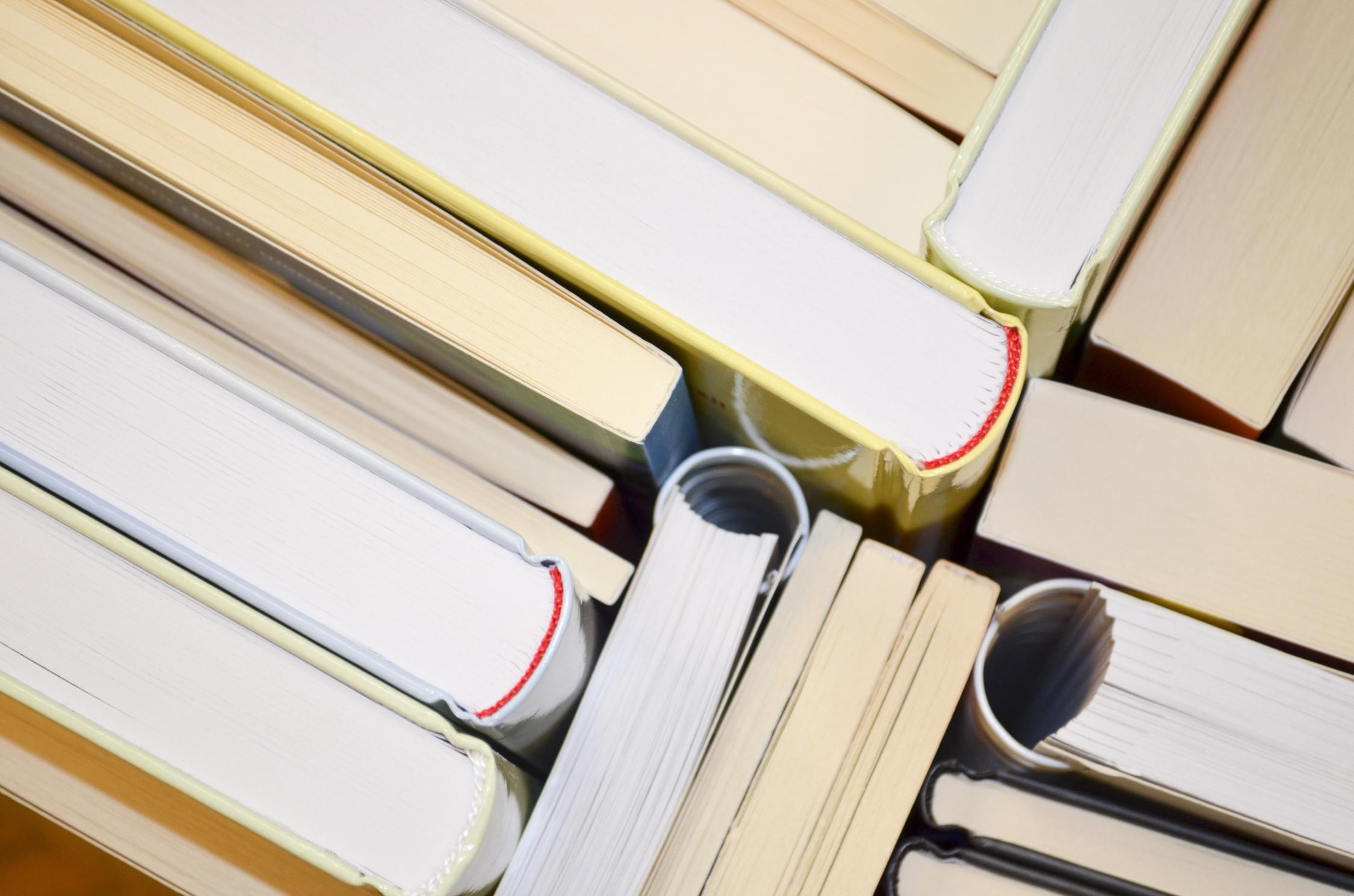 Für die Bücherei werden fremdsprachige Bücher gesucht.