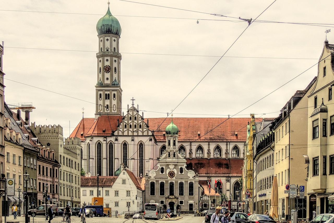 Die KAB lädt zu einer Tagesfahrt nach Augsburg ein.