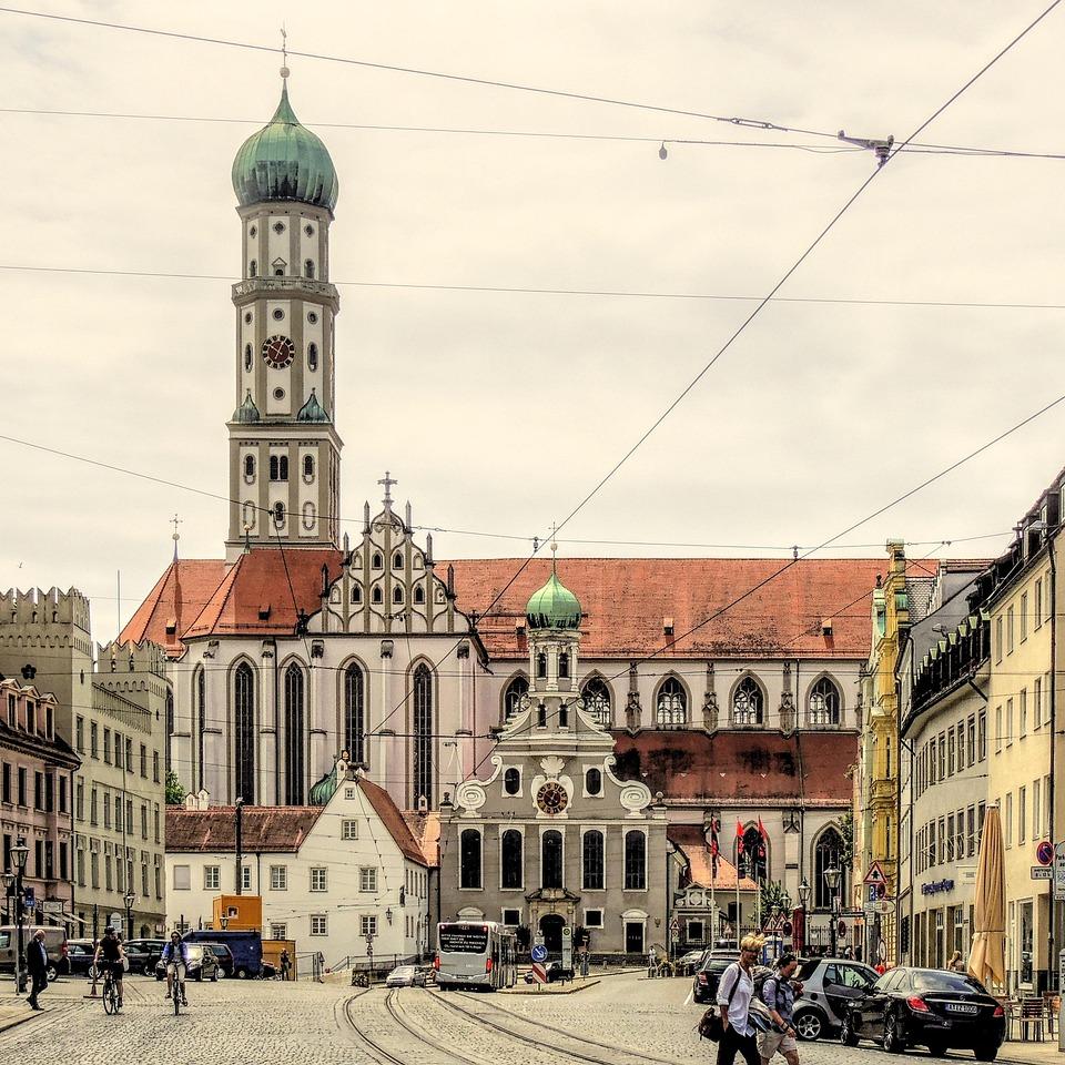 Die KAB lädt zu einer Tagesfahrt nach Augsburg ein.